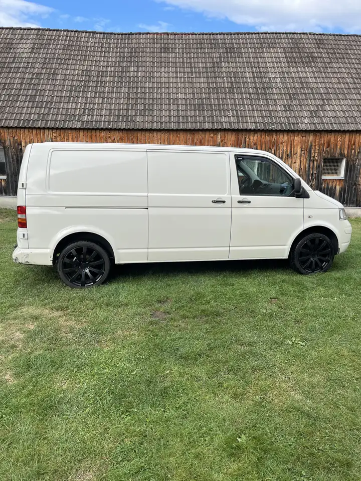 Volkswagen T5 Transporter — photo 1 of 12
