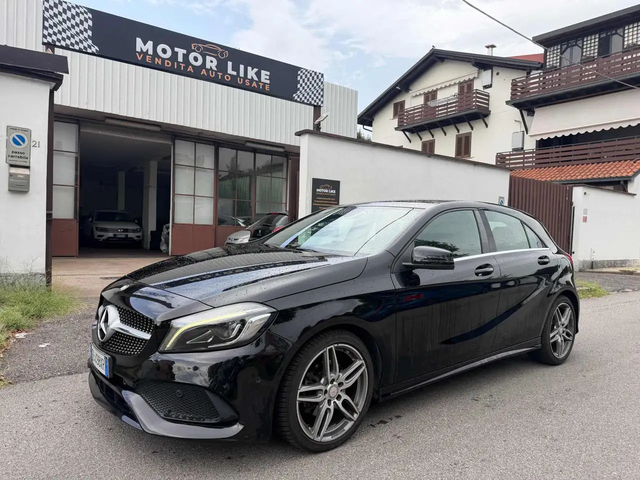 Mercedes-Benz A 180 d Premium — photo 1 of 12
