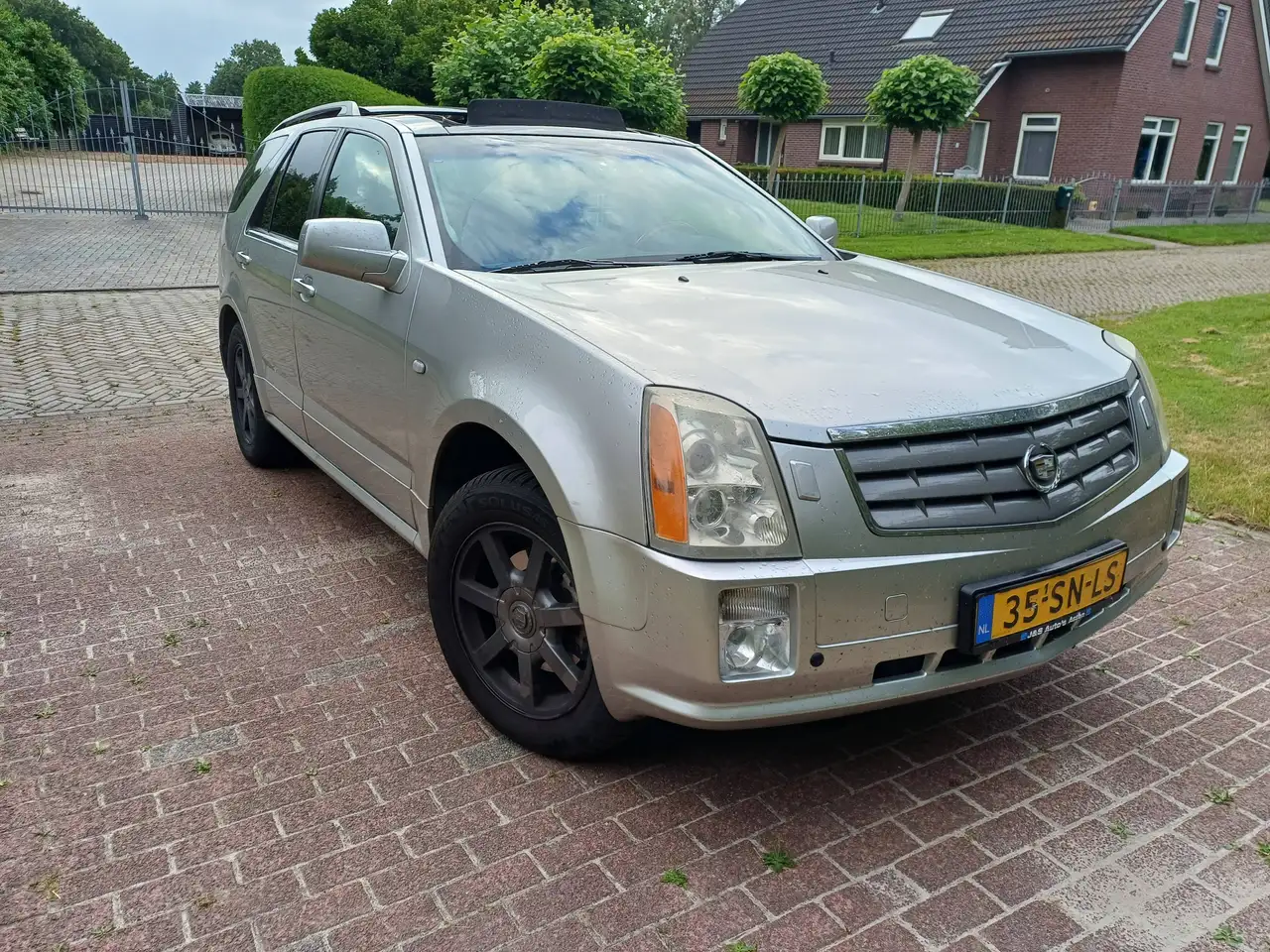 Cadillac SRX SRX 3.6 Sport Luxury — photo 1 of 10
