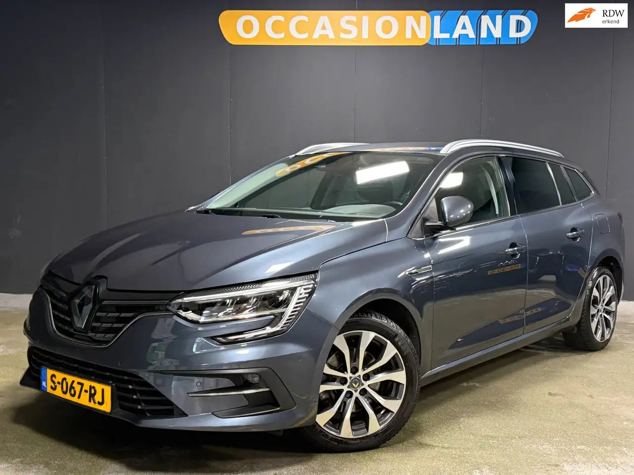 Renault Megane E-Tech Estate 1.6 Plug-In Hybrid 160 Techno |CAM|CARPLAY| — photo 1 of 40