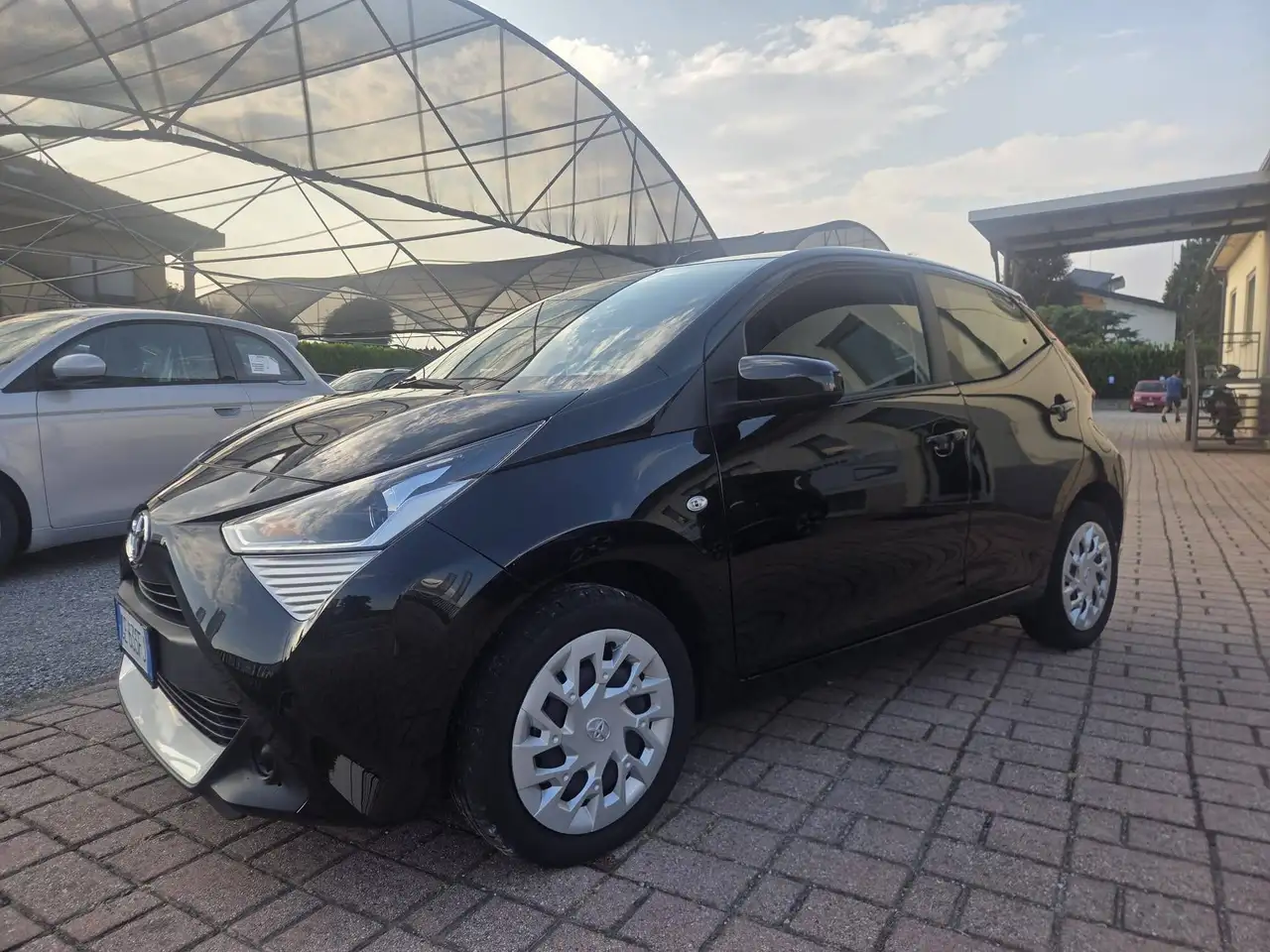 Toyota Aygo Aygo II 2018 5p 5p 1.0 x-cool 72cv — photo 1 of 15