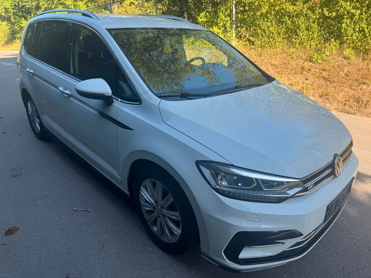 Volkswagen Touran R-Line *MFL*PDC*SHZ*TEMPO*NAVI* — photo 1 of 15