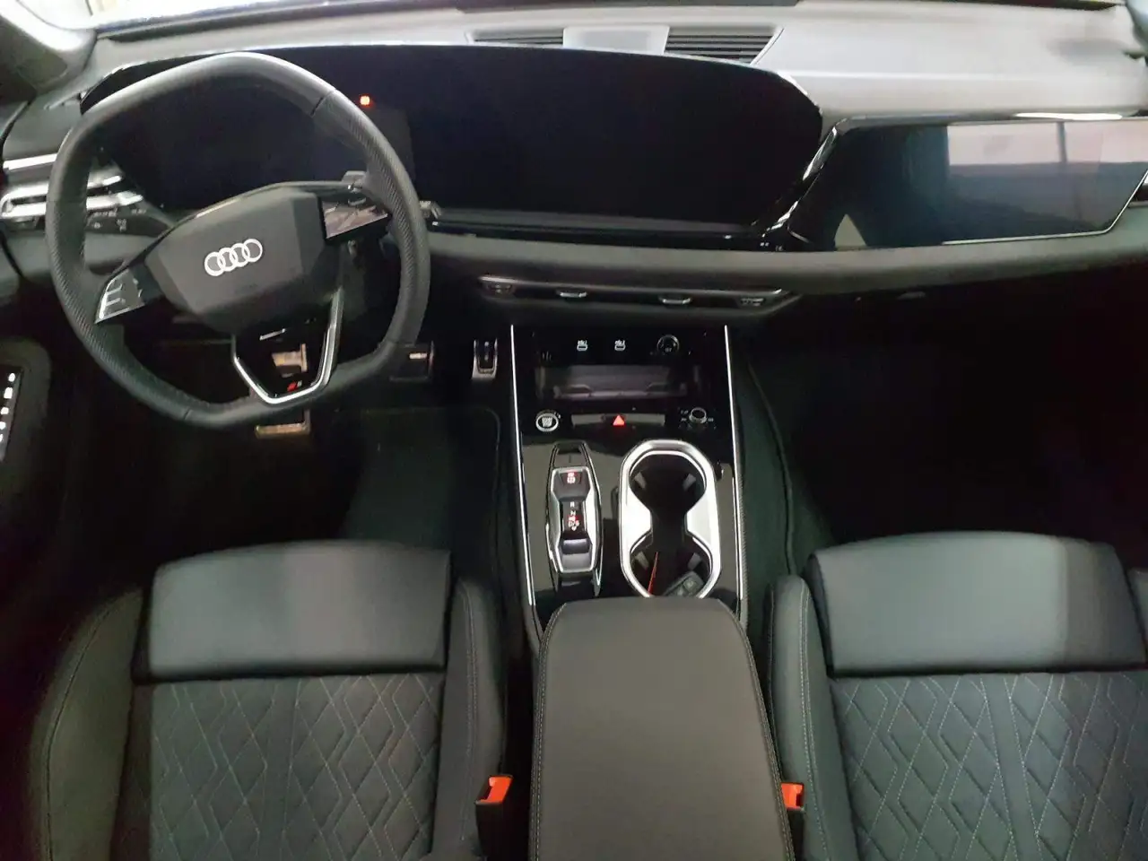2025 Audi A6 Avant TDI qu. S line edition one Matrix 360°, photograph 6