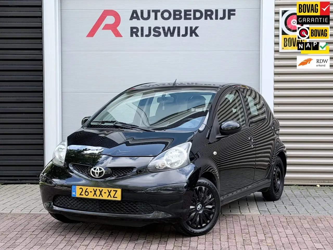 Toyota Aygo 1.0-12V + AppleCarPlay — photo 1 of 14