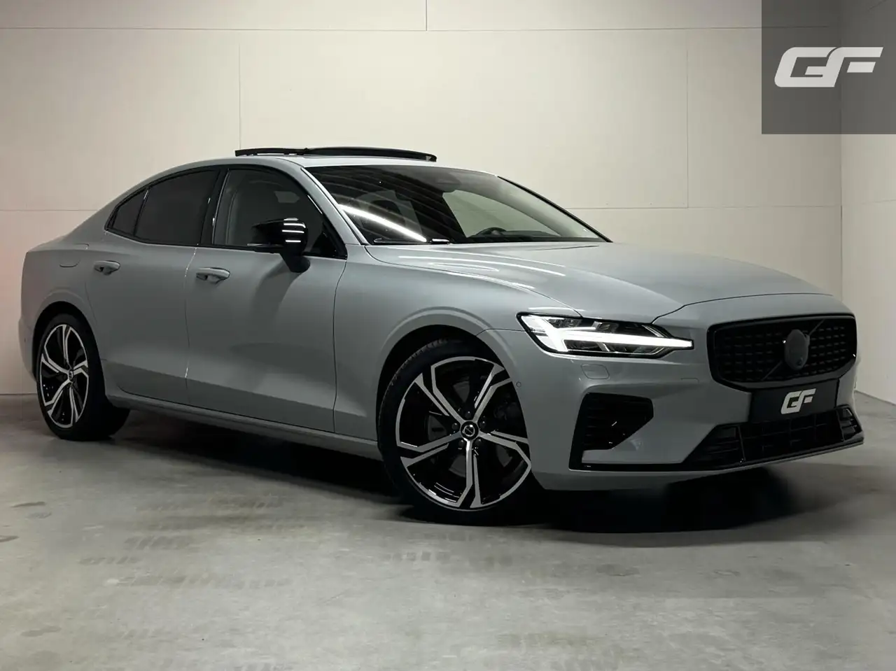 Volvo S60 2.0 Recharge T8 AWD Ultimate Dark Pano B&W Massage — photo 1 of 40