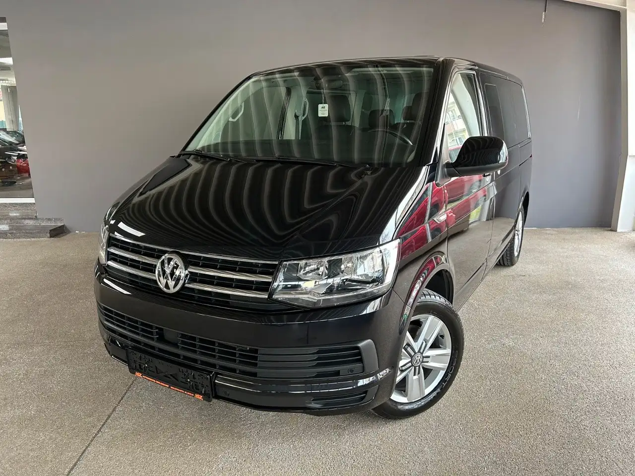 Volkswagen T6 Multivan /Navi/Leder/7-Sitz/DSG/PDC/AHK/150PS — photo 1 of 15