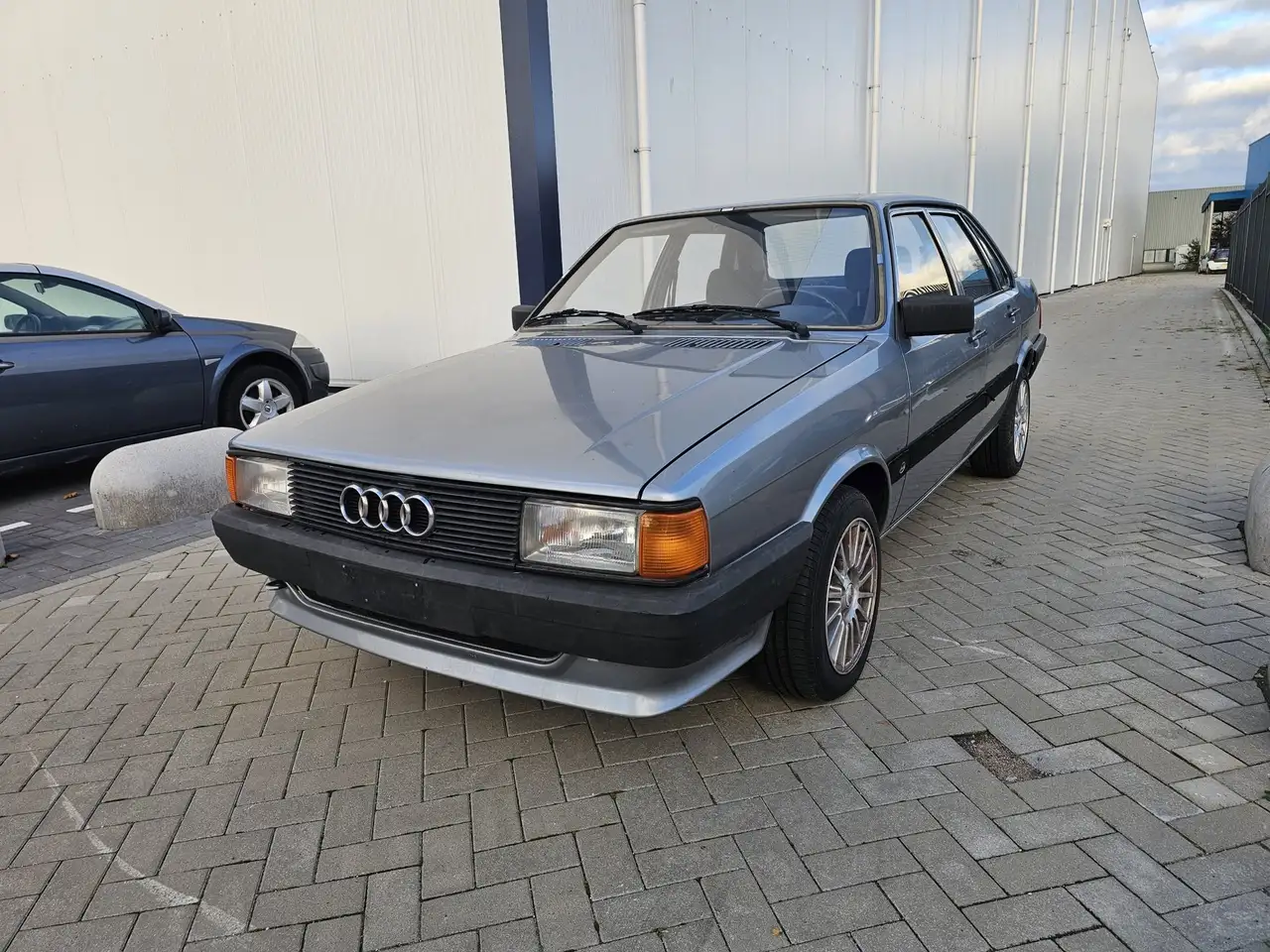 Audi 80 1.6 Automaat bj 1985 143dkm Oldtimer — photo 1 of 13