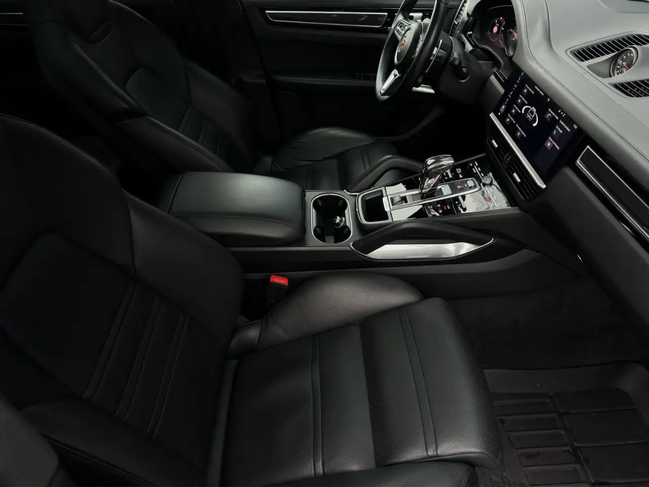 2020 Porsche Cayenne Turbo°PDLS+°CHRONO°360°HUD°LUFT°PANO°, photograph 6