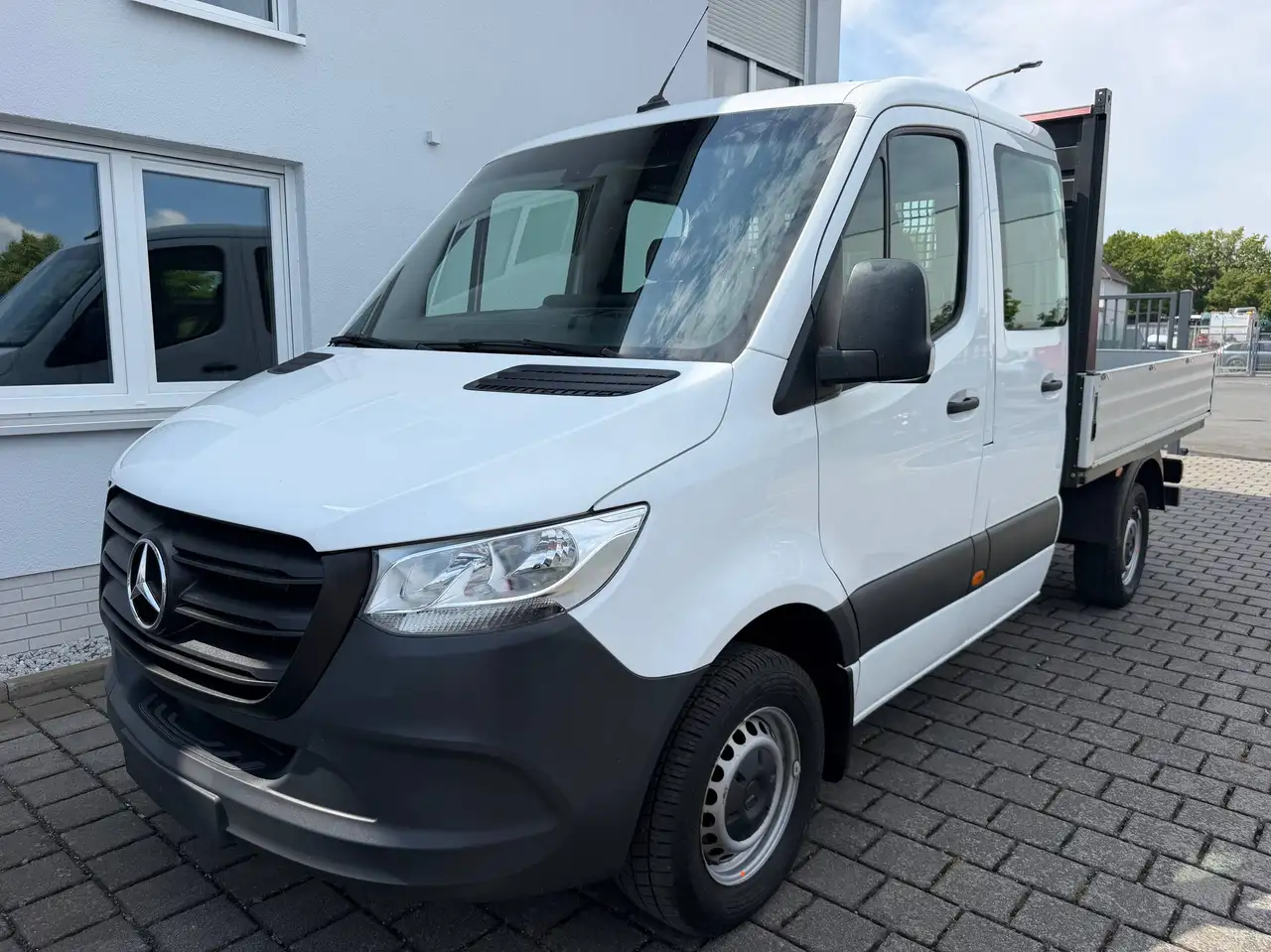 Mercedes-Benz Sprinter DoKa CDI RWD (907.223) Klima HA AHK 6 Sitzer — photo 1 of 24