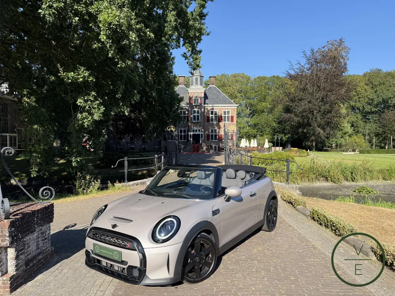 MINI Cooper S Cabrio 2.0 Essential | Led | Black Trim | BTW | Rooftop G — photo 1 of 25