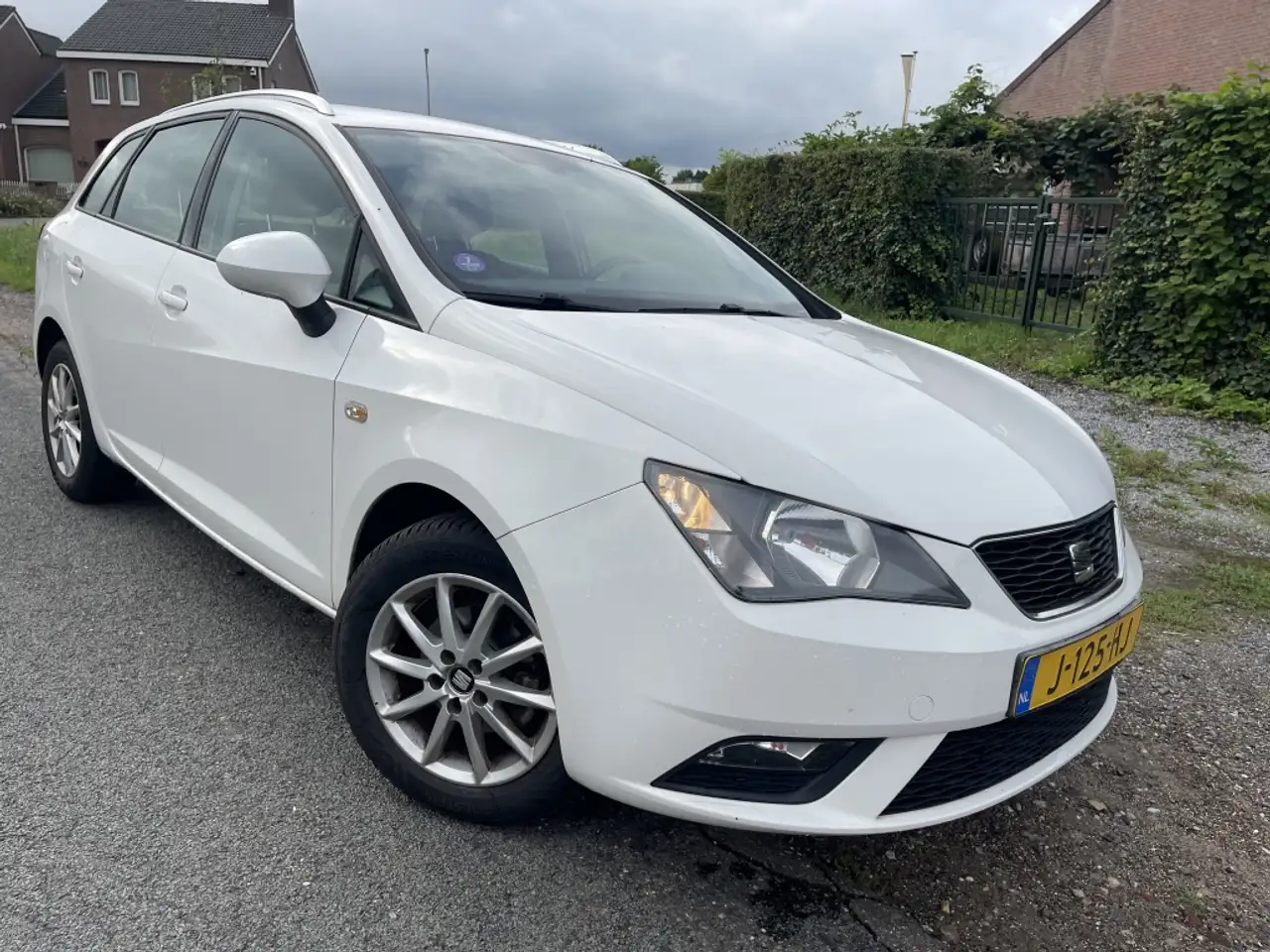 SEAT Ibiza ST 1.0 EcoTSI Style Con — photo 1 of 9