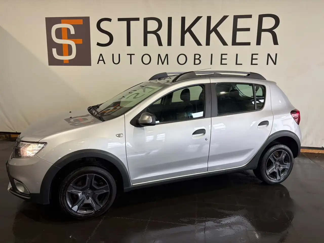 Dacia Sandero 0.9 TCe SL Stepway — photo 1 of 20