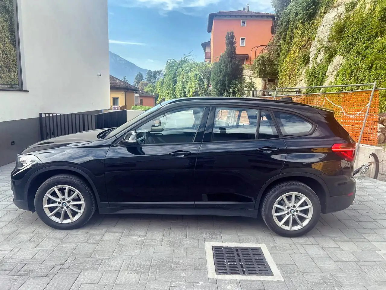BMW X1 X1 sdrive18d — photo 1 of 9