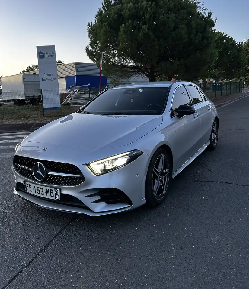 Mercedes-Benz A 180 Classe d 7G-DCT AMG Line — photo 1 of 8