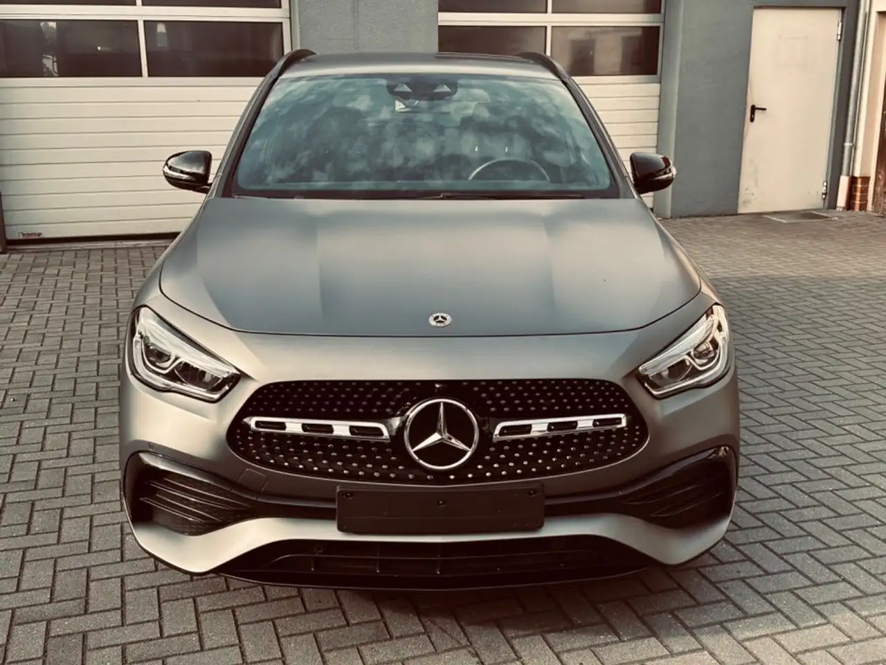 Mercedes-Benz GLA 180 GLA 180 (247.784) — photo 1 of 15