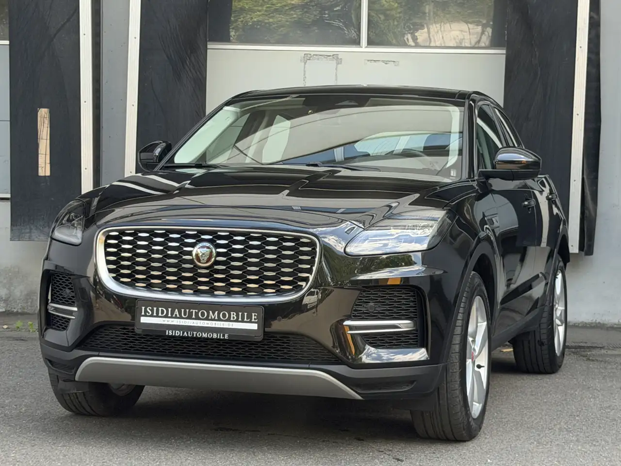Jaguar E-Pace AWD LED Navi ACC Rü-Kamera Facelift — photo 1 of 39