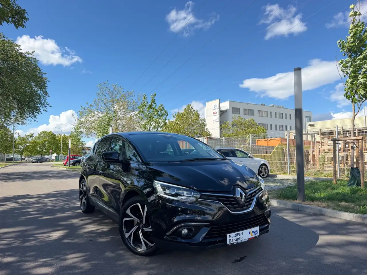 Renault Scenic IV BOSE Edition — photo 1 of 19