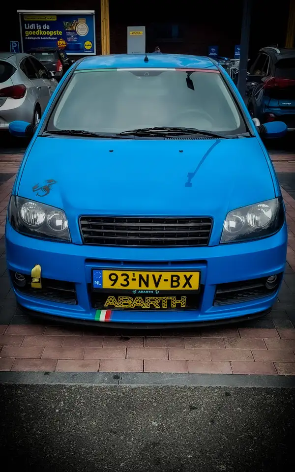 Fiat Punto Punto 1.8-16V Abarth — photo 1 of 15
