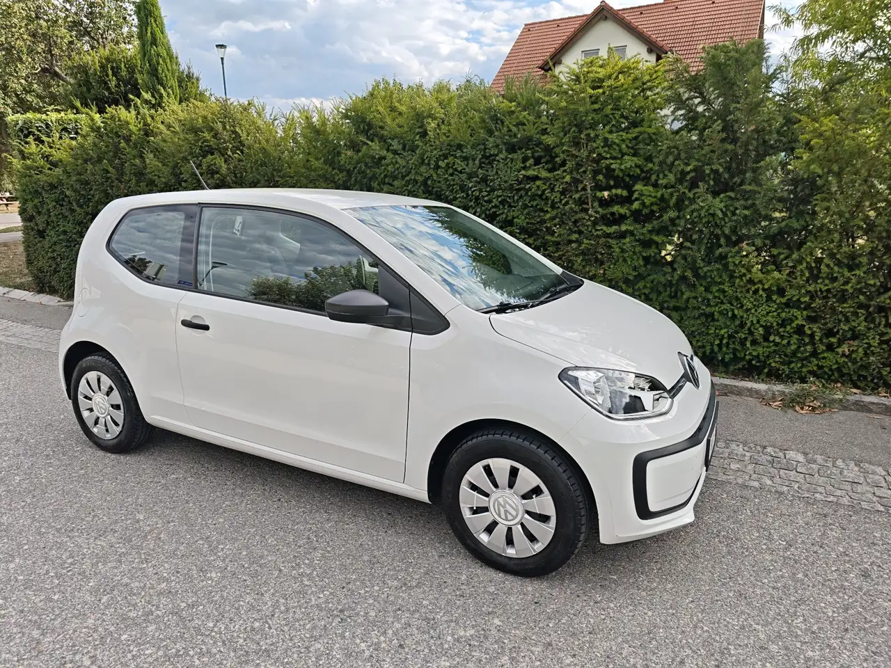 Volkswagen up! spice — photo 1 of 12