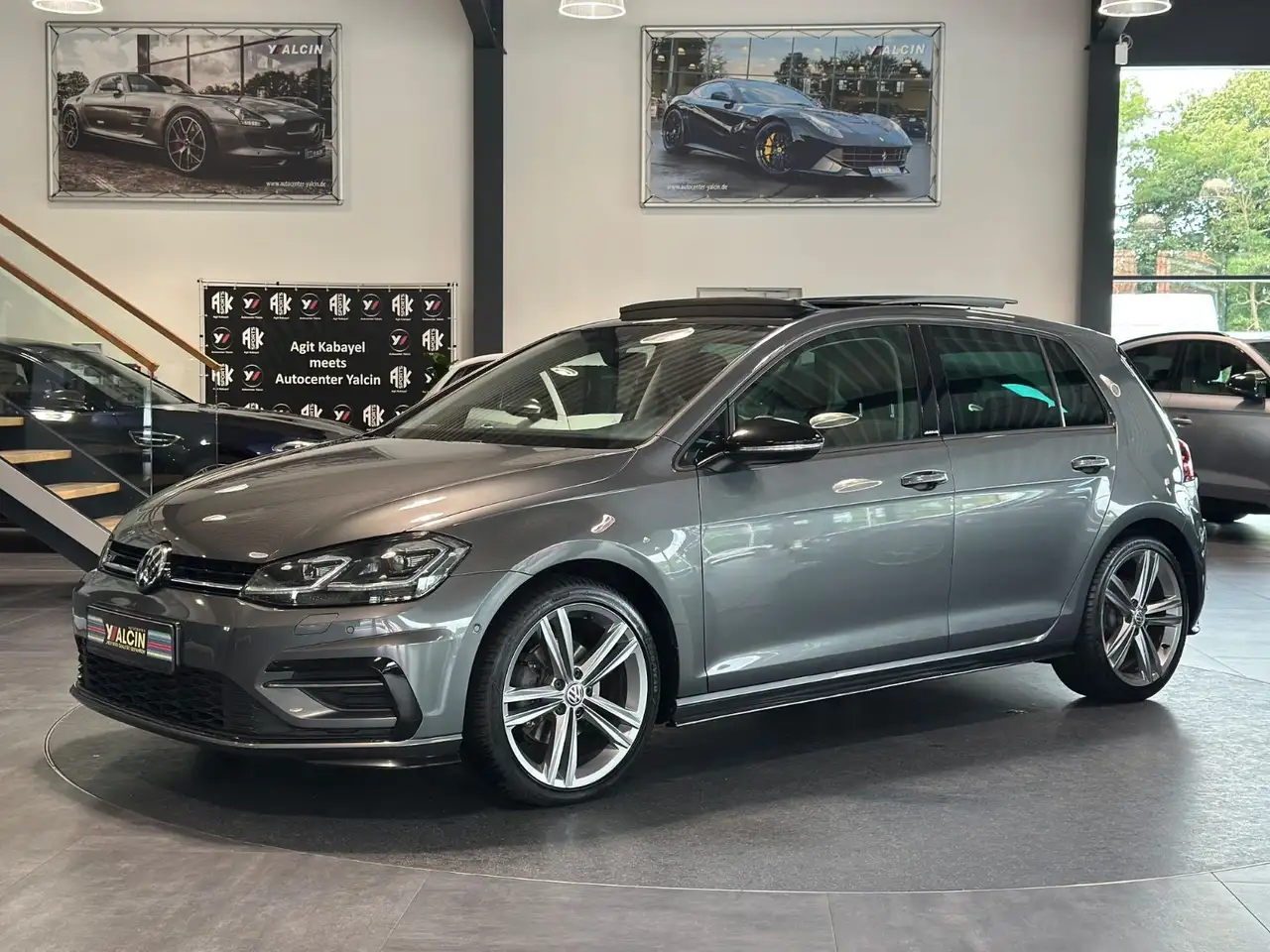 Volkswagen Golf 2.0 TDI SCR DSG IQ.DRIVE R-Line NAVI/ACC/LM — photo 1 of 40
