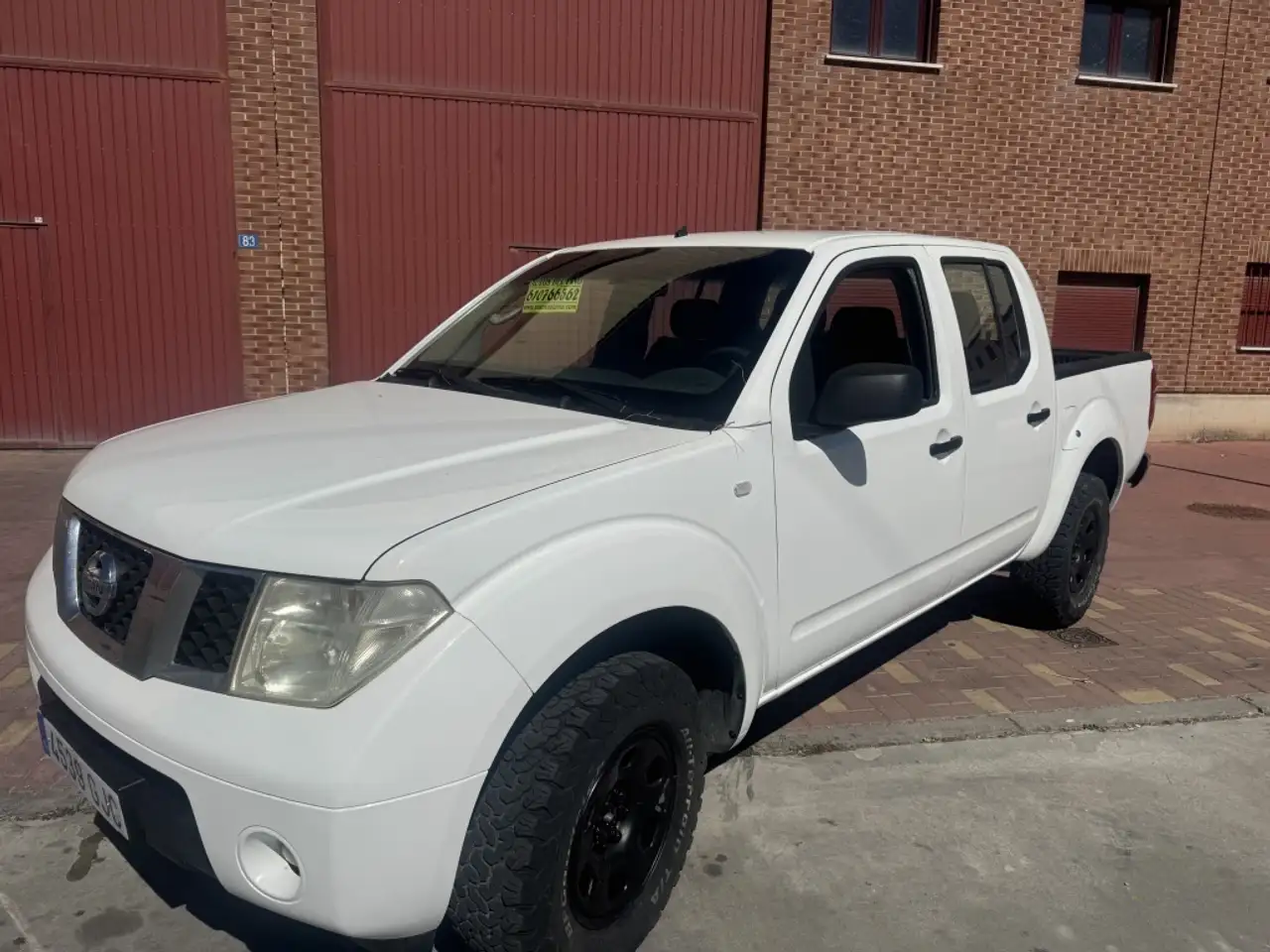 Nissan Navara 2.5dCi LE DCb. 4x4 — photo 1 of 9