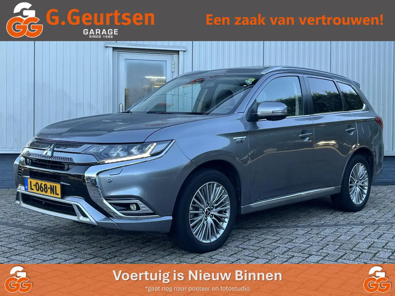 Mitsubishi Outlander 2.4 PHEV Intense+ Schuif/Kanteldak, Keyless, 360Ca — photo 1 of 12