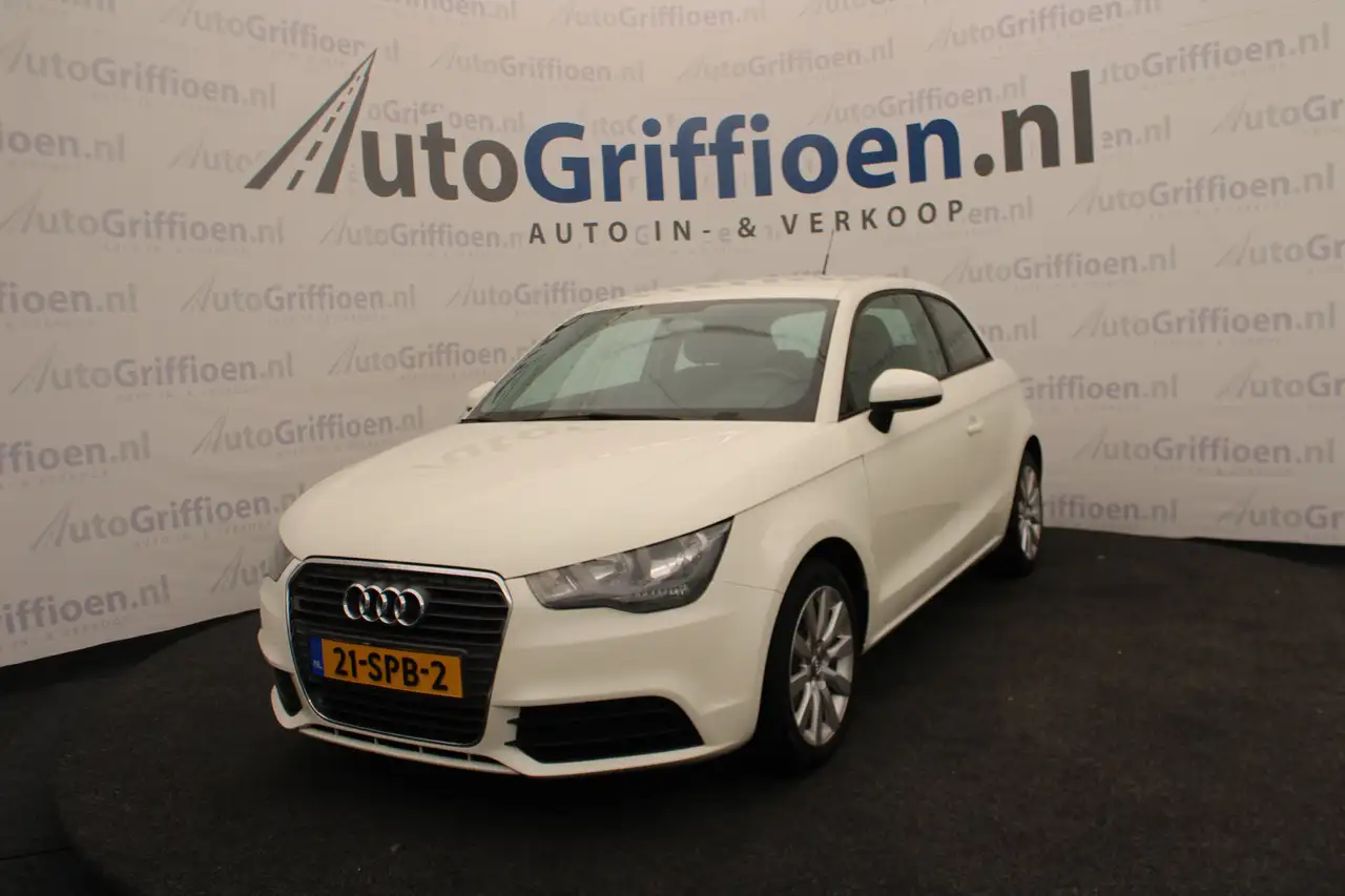 Audi A1 1.2 TFSI Connect nette hatchback — photo 1 of 37