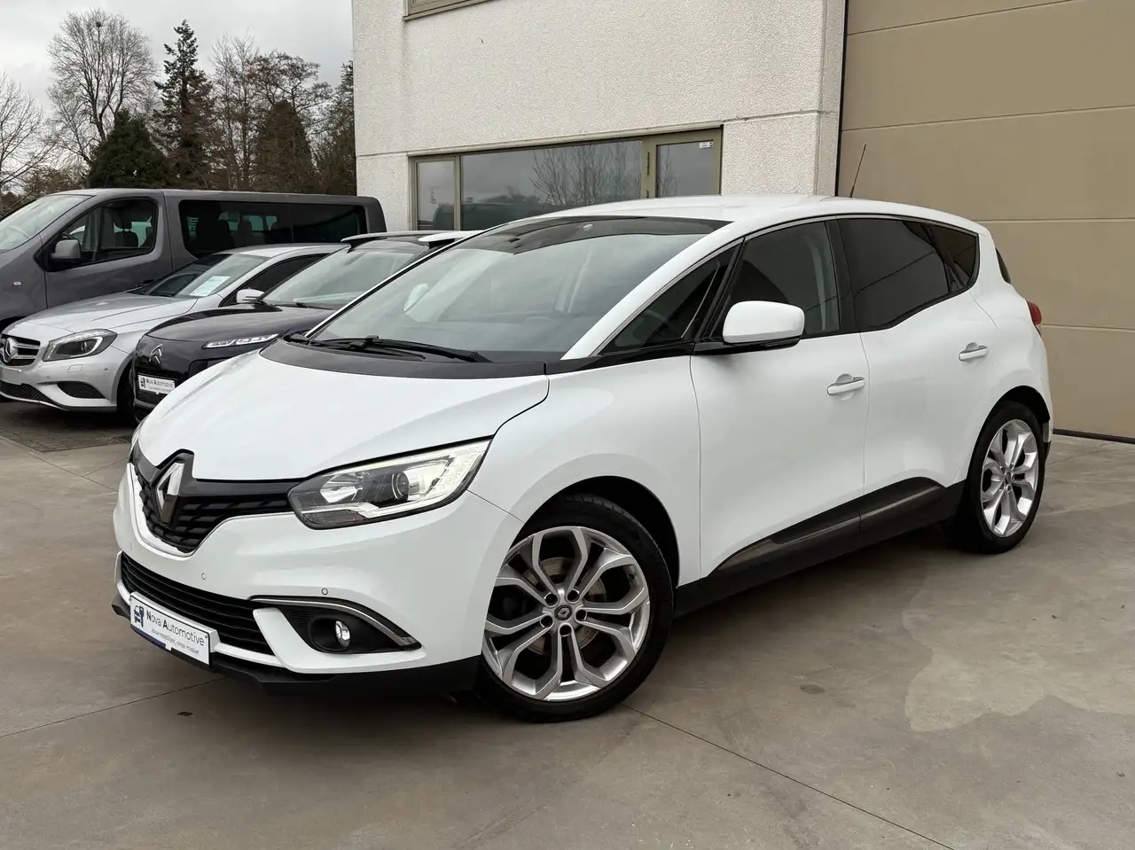 Renault Scenic Scenic 1.2 TCe Energy Intens Collection — photo 1 of 15