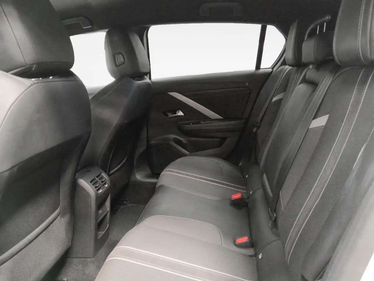 2024 Opel Astra 1.2T XHT S/S GS 130, photograph 11