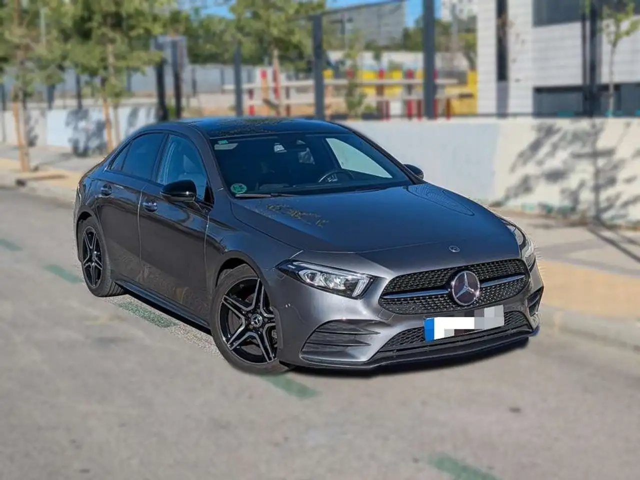 Mercedes-Benz A 200 d Sedán — photo 1 of 28