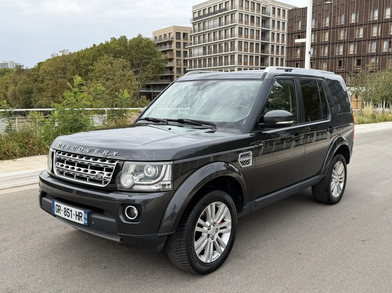 Land Rover Discovery SDV6 3.0L 188 kW HSE A BVA 8 7 PLACES — photo 1 of 12