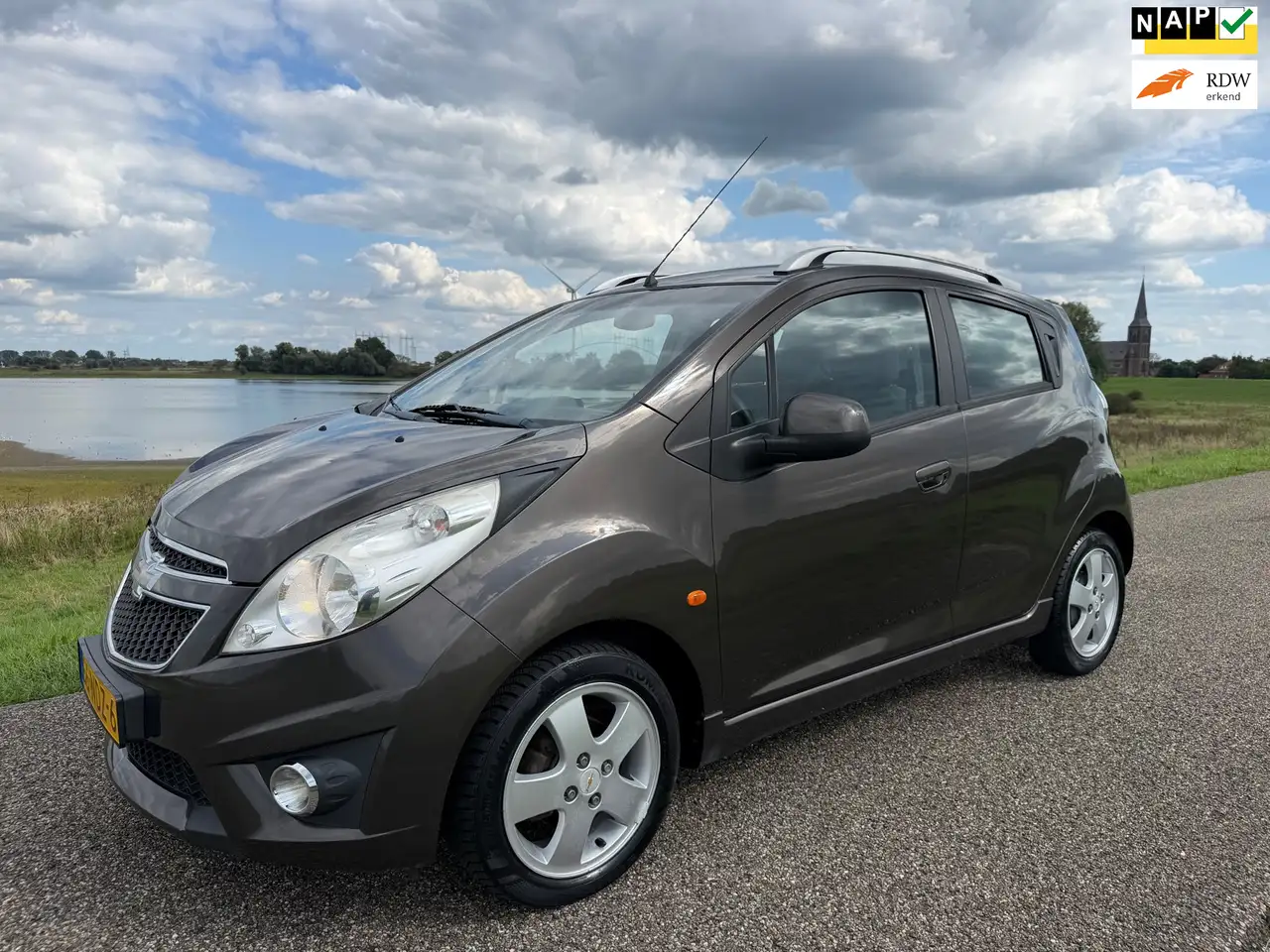 Chevrolet Spark 1.2 16V LT — photo 1 of 17