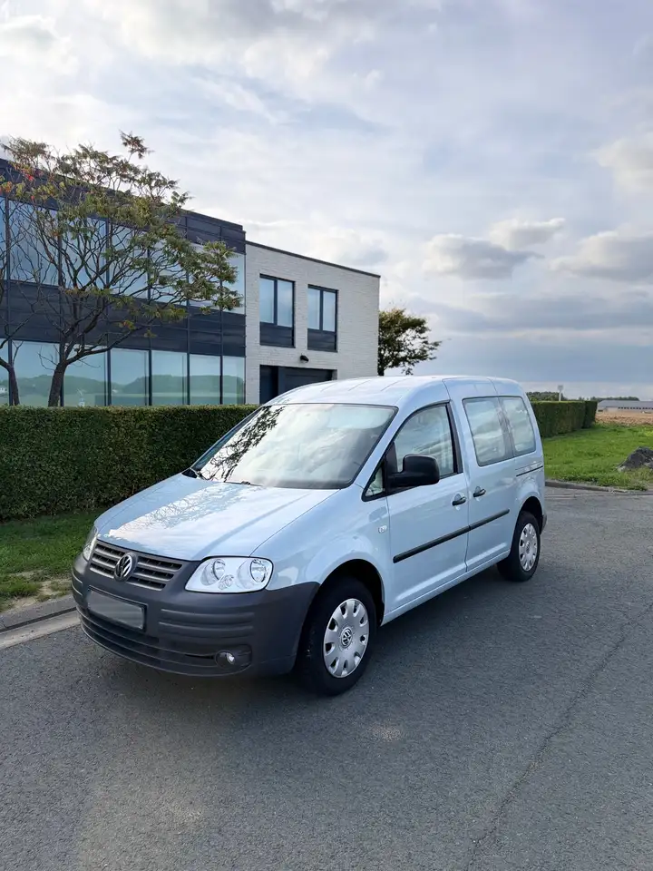 Volkswagen Caddy — photo 1 of 15
