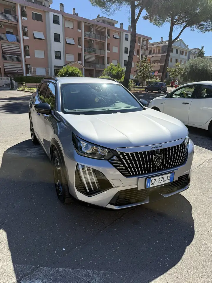 Peugeot 2008 1.2 puretech Allure s&s 100cv — photo 1 of 13