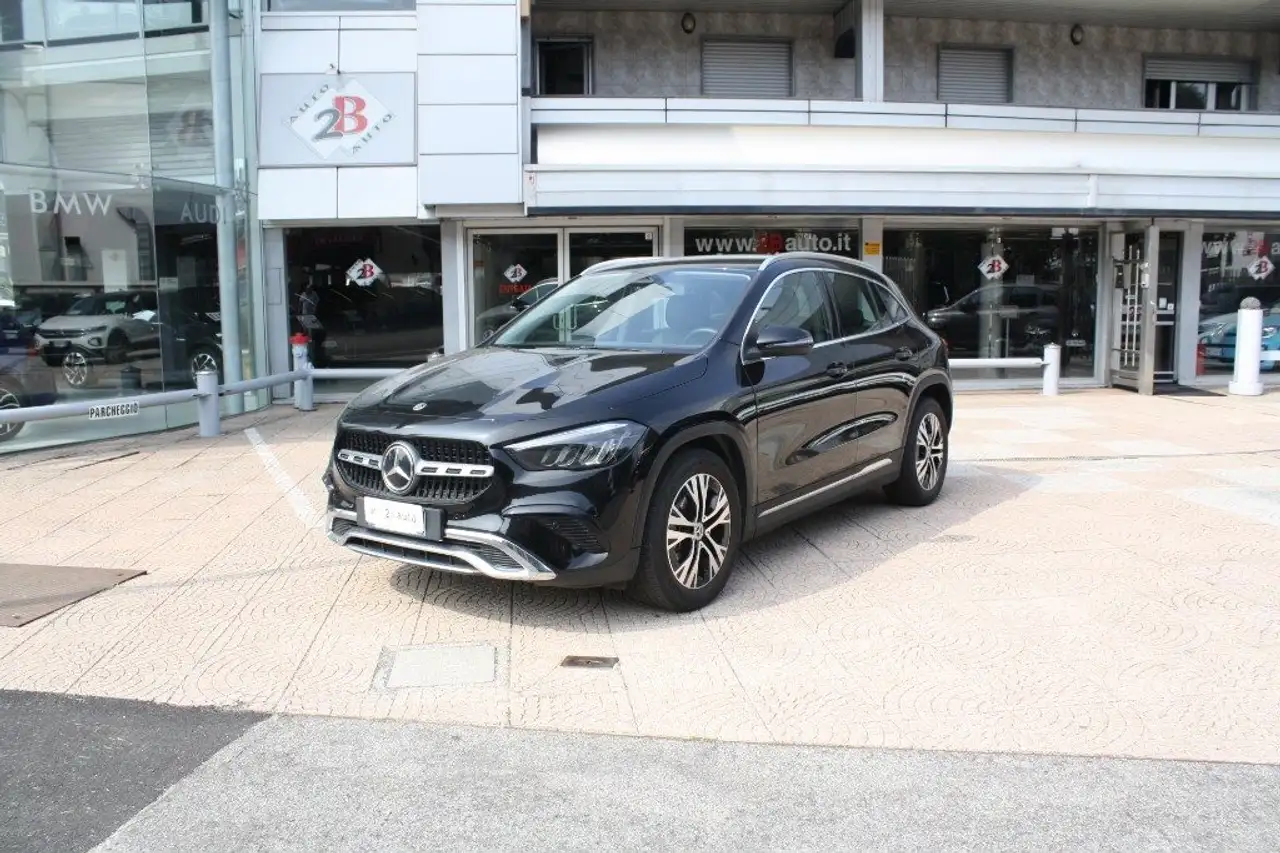 Mercedes-Benz GLA 180 Automatic Progressive Advanced — photo 1 of 15