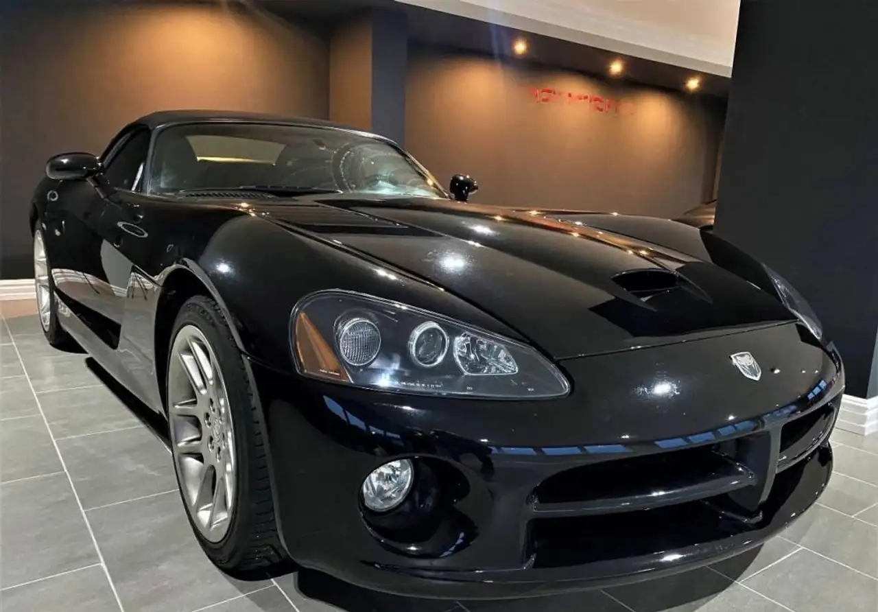 Dodge Viper SRT-10 Cabriolet — photo 1 of 12