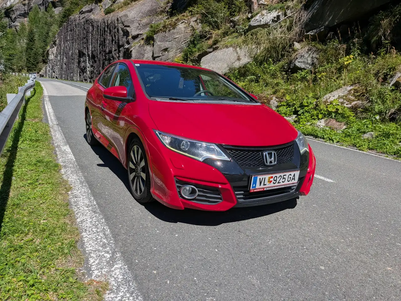 Honda Civic 1,6i-DTEC Elegance — photo 1 of 10