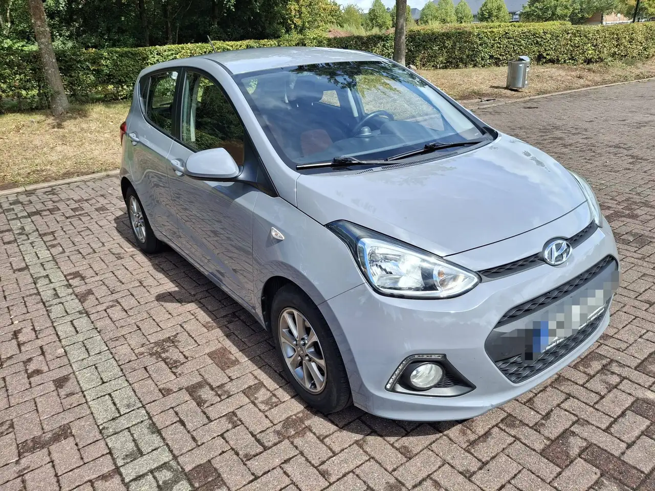 Hyundai i10 i10 1.2Fifa World Cup Edition — photo 1 of 7