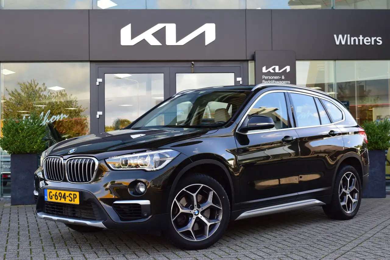 BMW X1 sDrive20i Orange Edition II | Schuif-/ Kanteldak | — photo 1 of 27