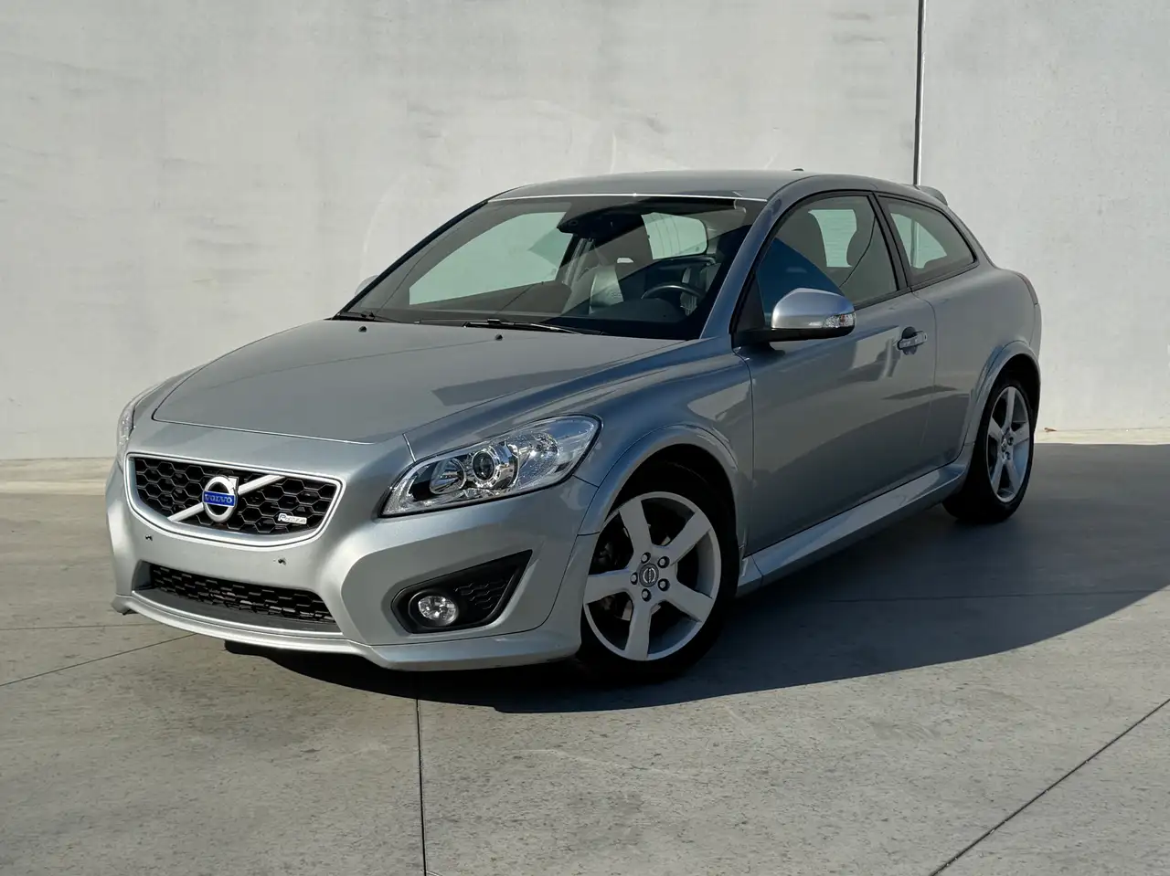 Volvo C30 1.6 D R-DESIGN | LEDER | 1STE EIGENAAR | COMPLETE VOLVO HISTORIEK — photo 1 of 15