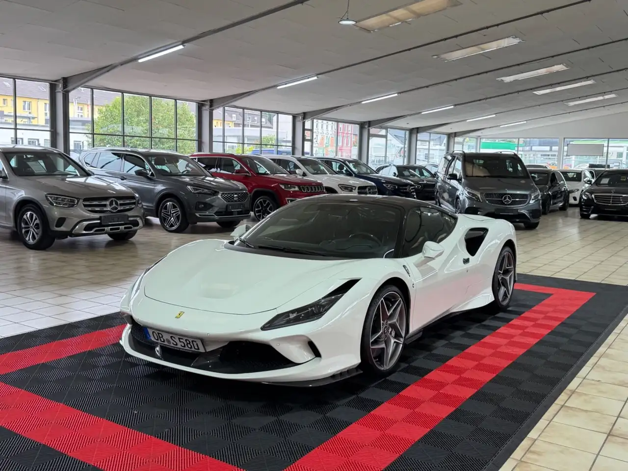 Ferrari Sonstige F8 Carbon Paket/JBL/Lift — photo 1 of 31