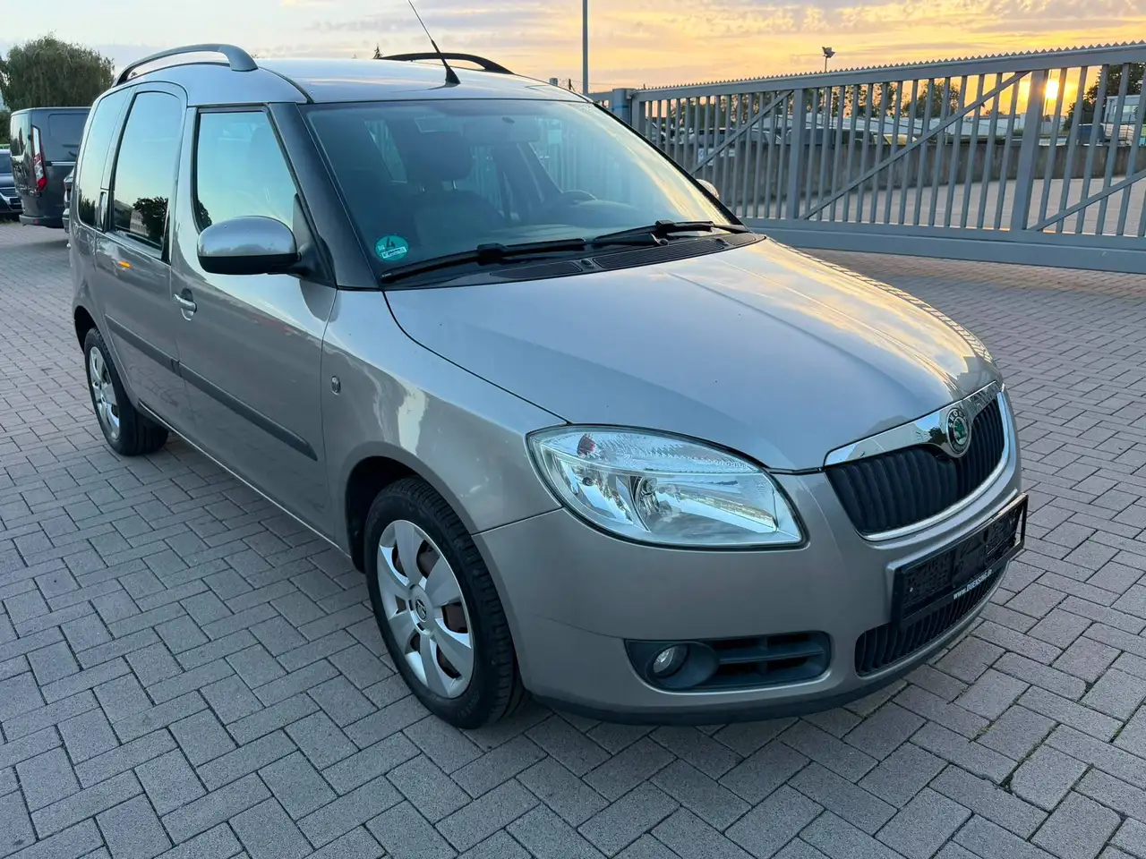 Skoda Roomster Style Plus Edition — photo 1 of 13