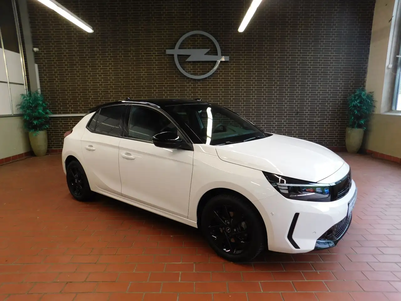 Opel Corsa F GS — photo 1 of 15