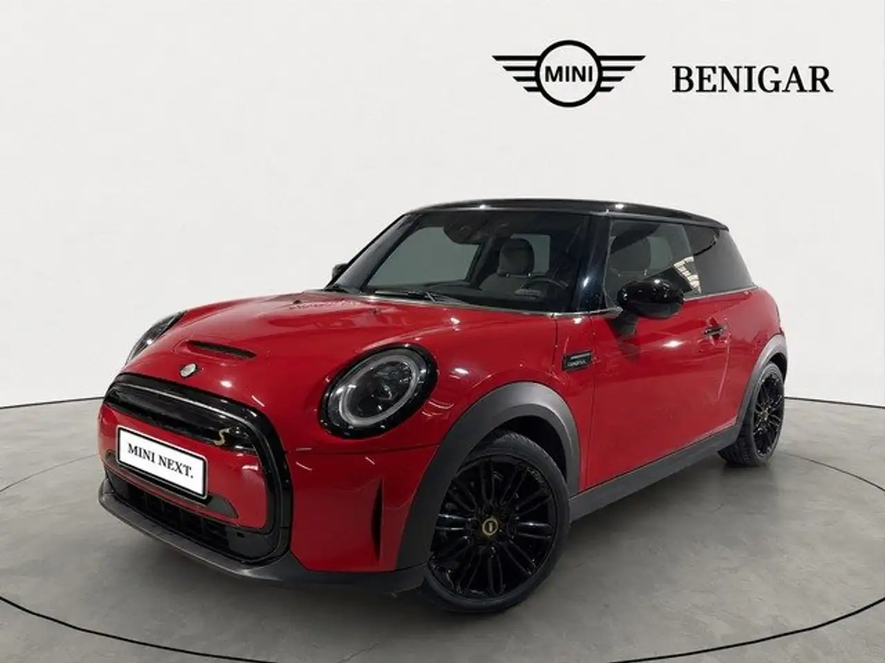 MINI Cooper SE — photo 1 of 13