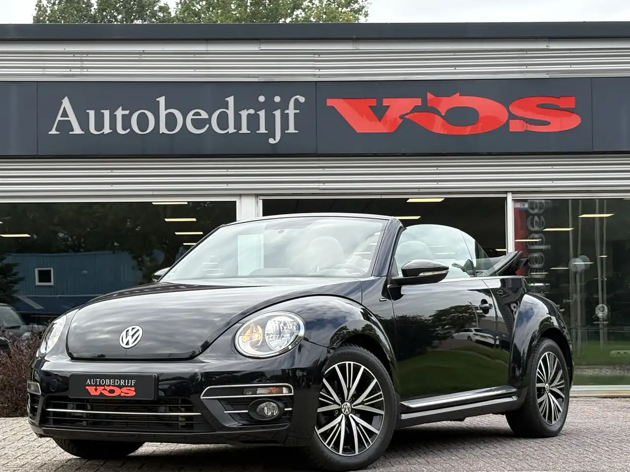 Volkswagen Beetle Cabriolet 1.2 TSI Exclusive Series | Camera | Navi — photo 1 of 33