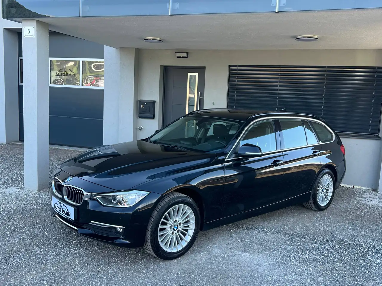 BMW 320 320d xDrive Touring Österreich-Paket Aut. — photo 1 of 22