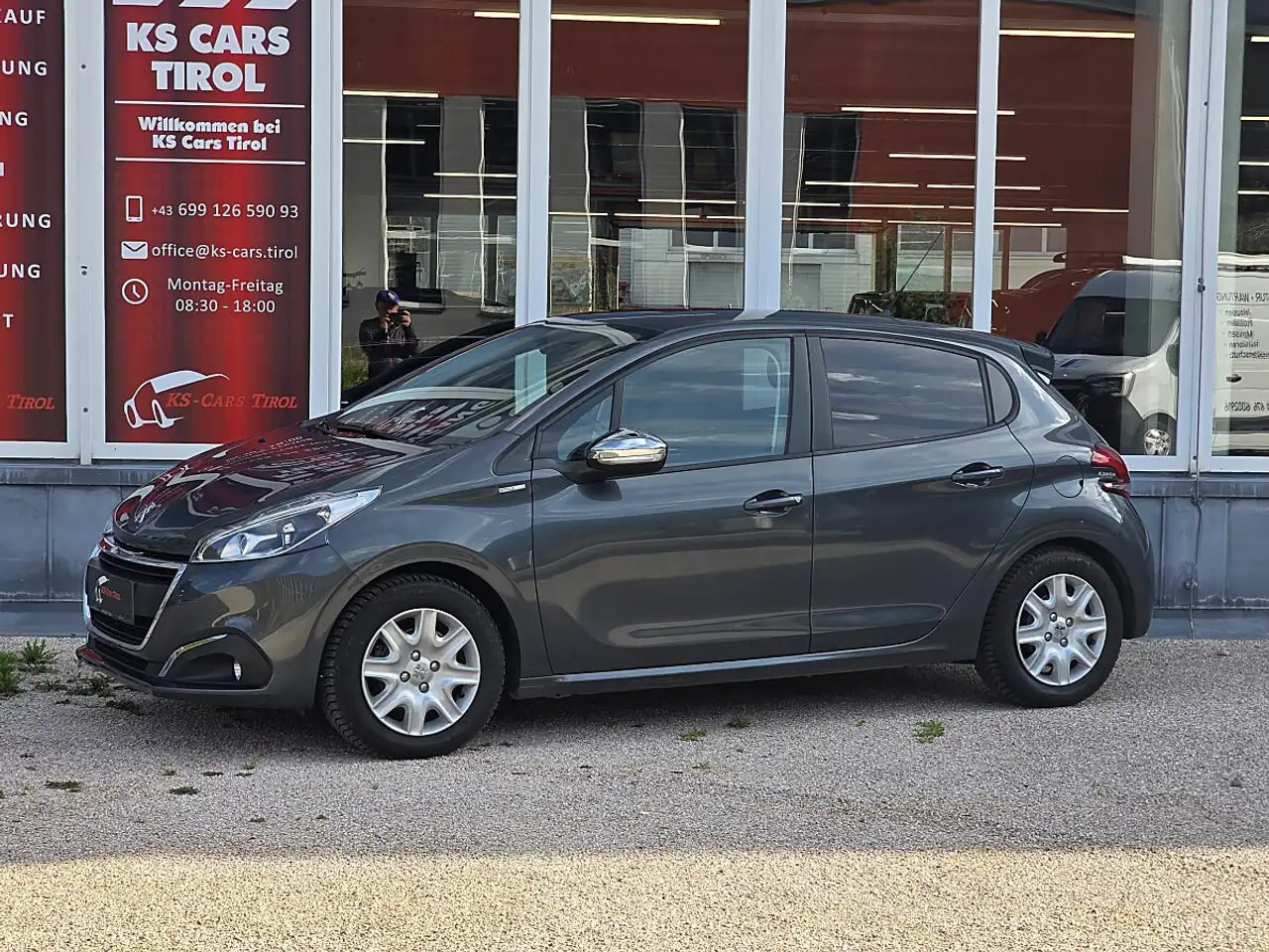 Peugeot 208 1.2 12V VTi/PureTech 82 Style "15000 KM" — photo 1 of 23
