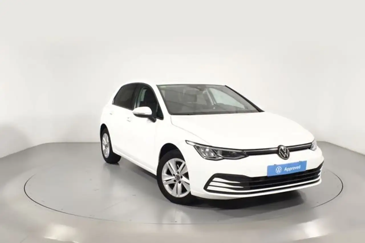 Volkswagen Golf 1.0 TSI Life 81kW — photo 1 of 25