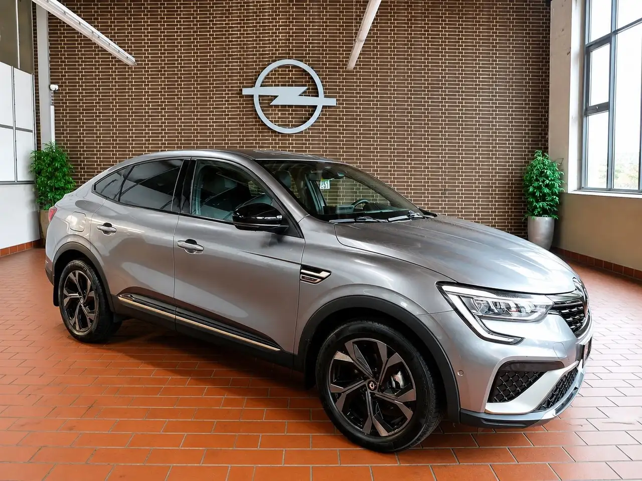 Renault Arkana Engineered-AT/Kamera/Navi — photo 1 of 15