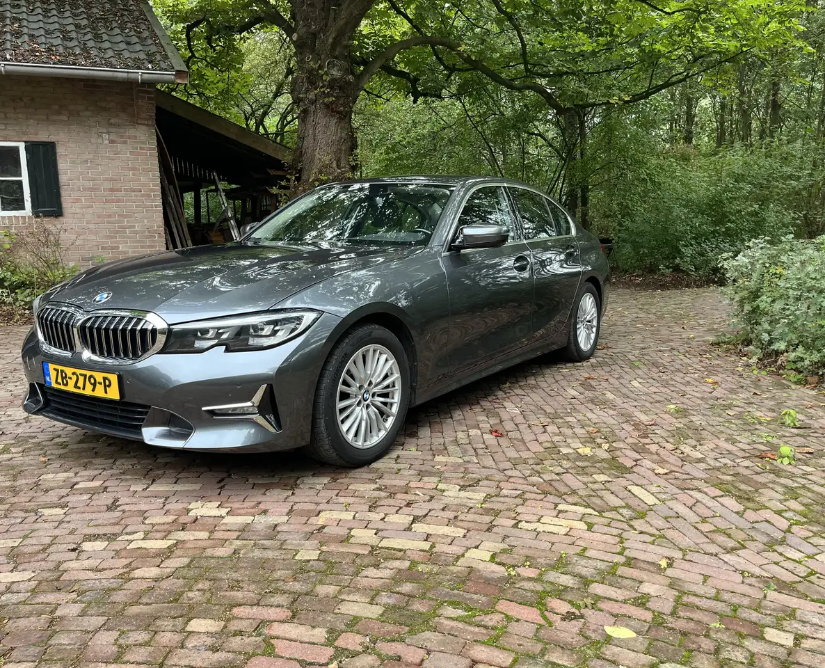 BMW 320 Executive Edition — photo 1 of 20